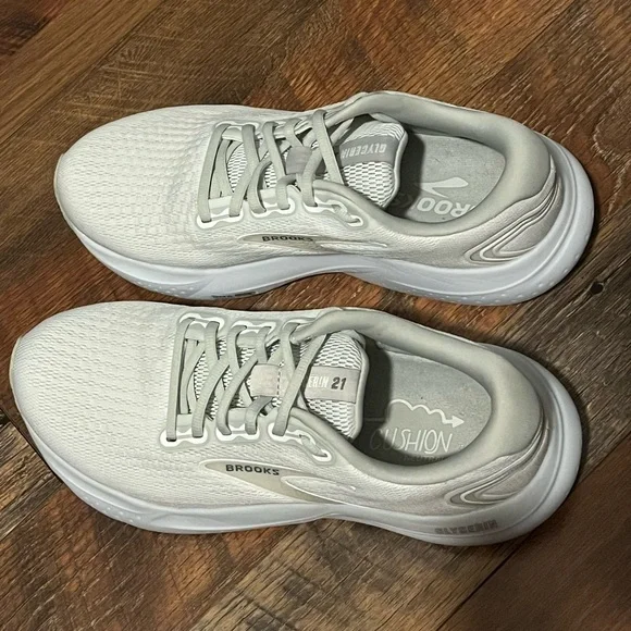 EUC Women’s Brooks Glycerin Cream and White Size 9 - Picture 9 of 13